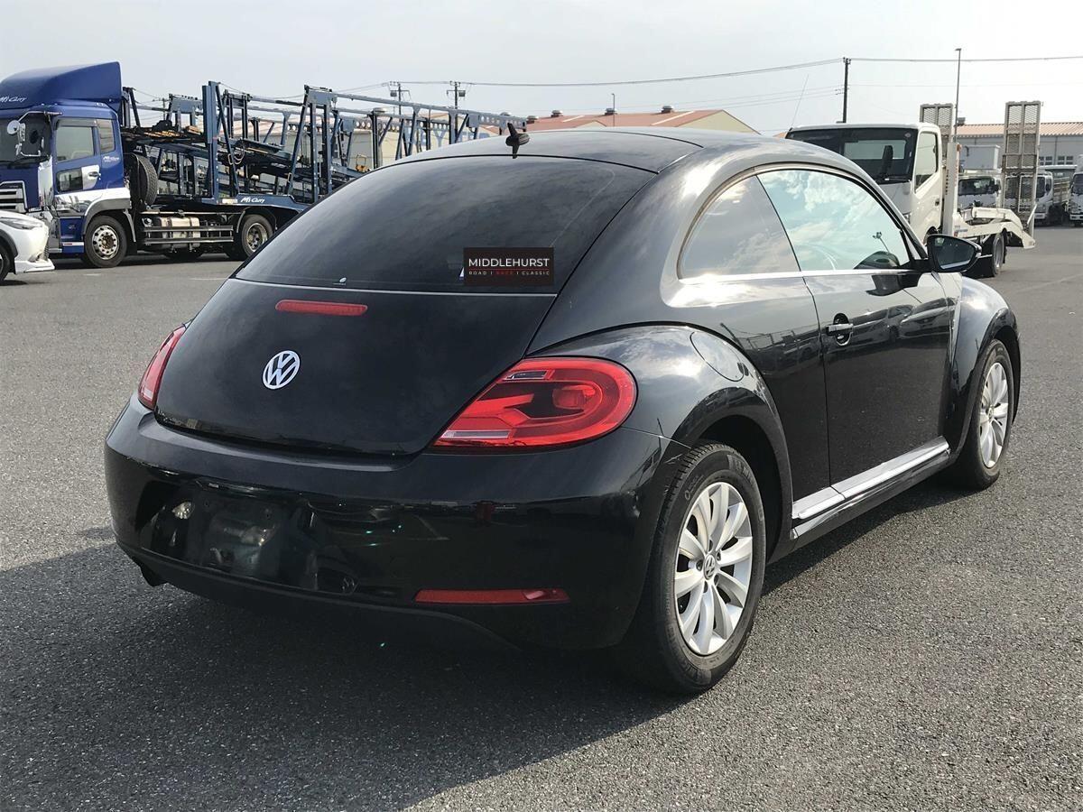 Volkswagen Beetle view 9
