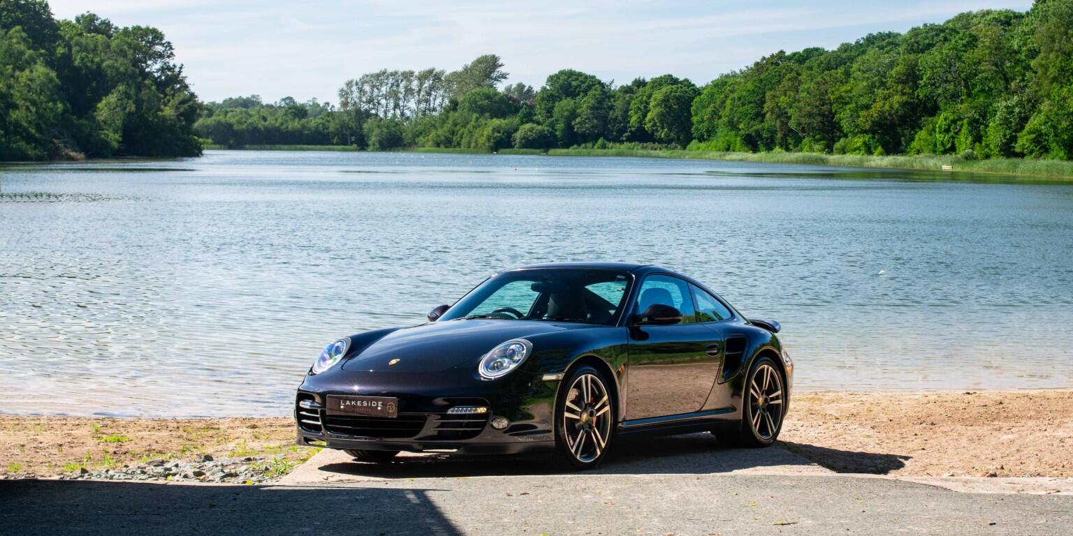 Porsche 911 view 3