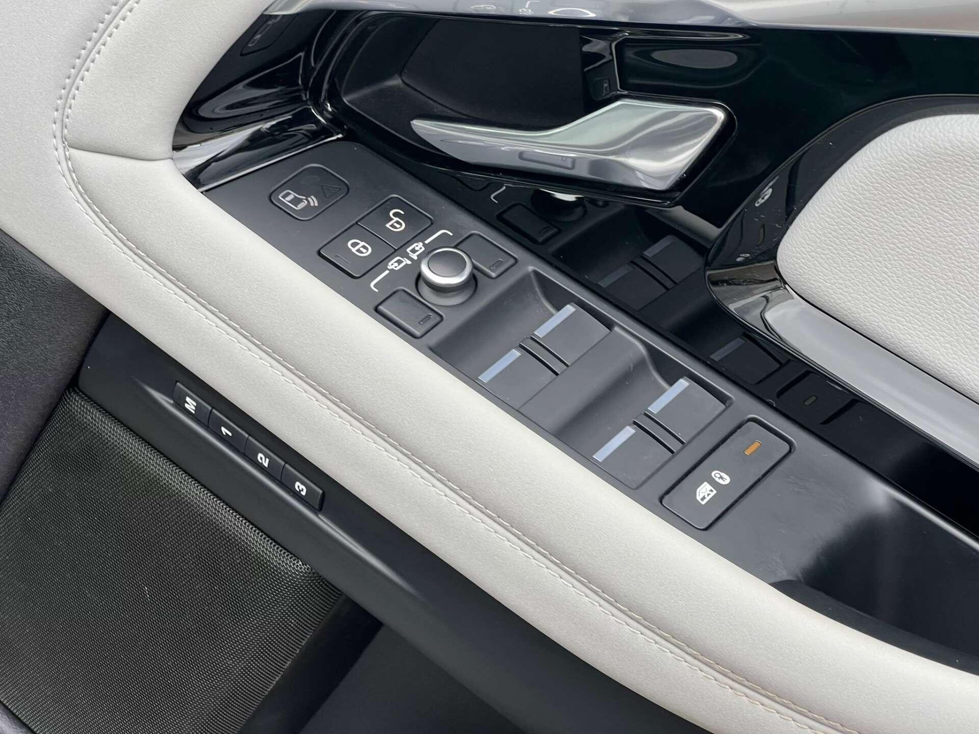 Land Rover Range Rover Evoque view 26