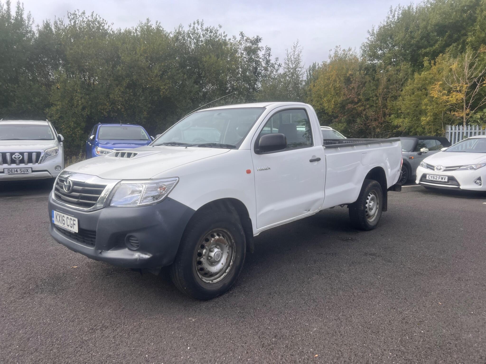 2016 Toyota Hilux 2.5 D-4D Active 4WD Euro 5 2dr • 115,029 miles image 4
