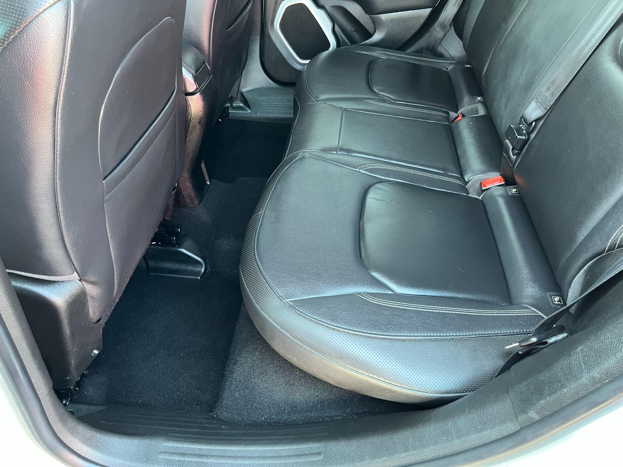 Jeep Renegade view 35