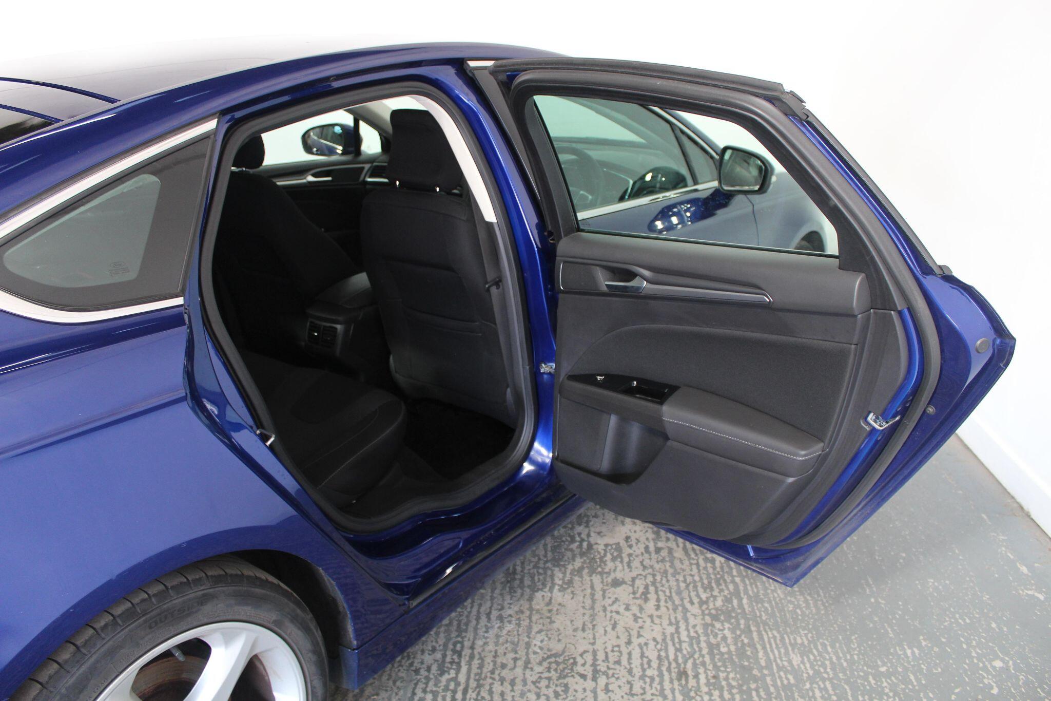 Ford Mondeo view 25