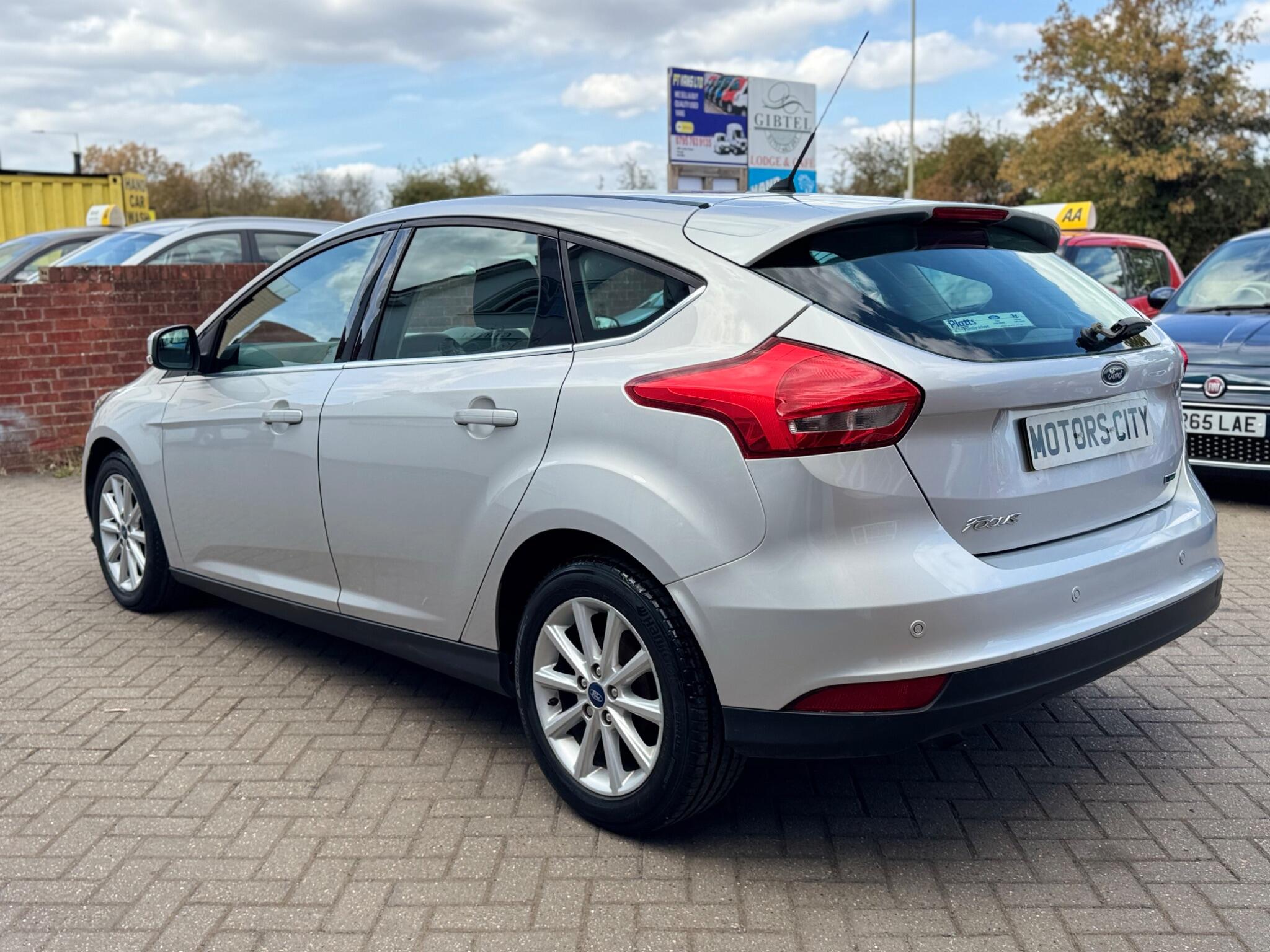 Ford Focus view 7