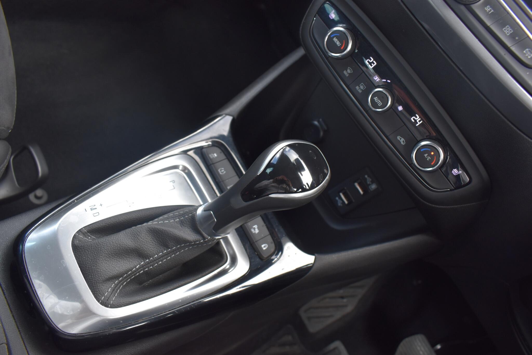 Crossland - 1.5 Turbo D Ultimate Auto Euro 6 (s/s) 5dr - Image 19