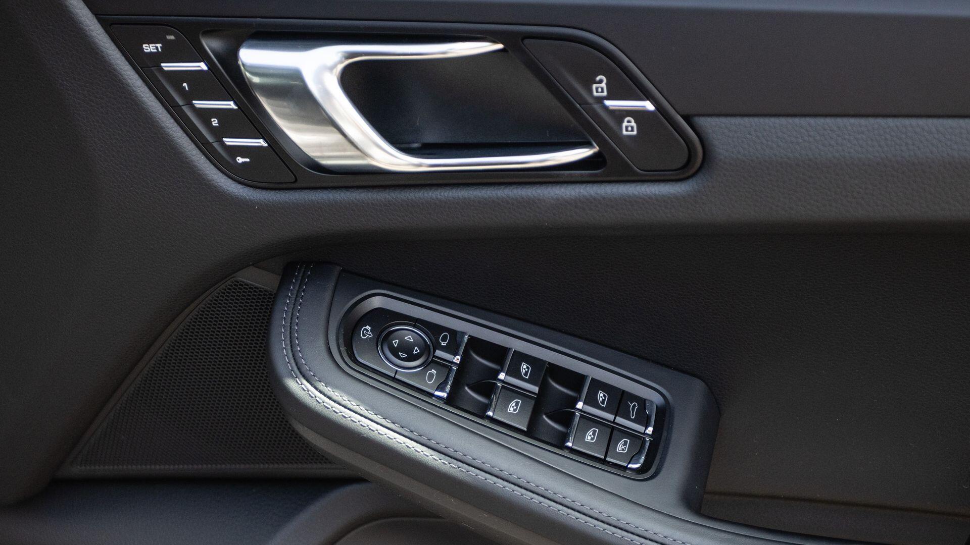 Porsche Macan view 34