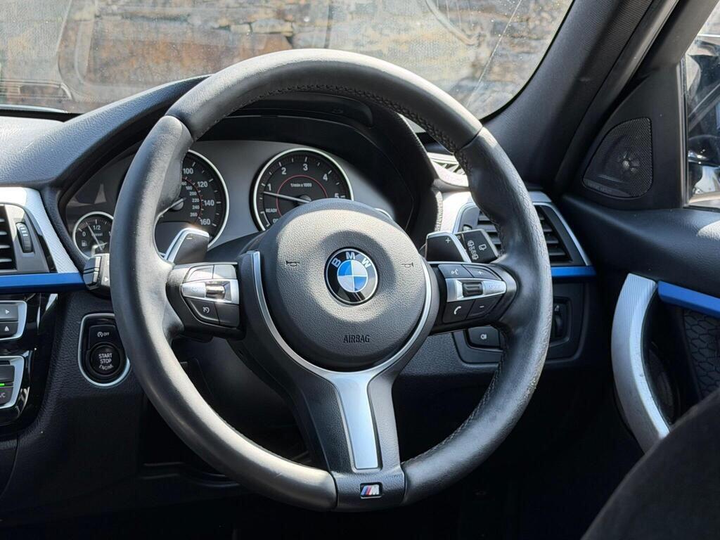BMW 3 Series view 24