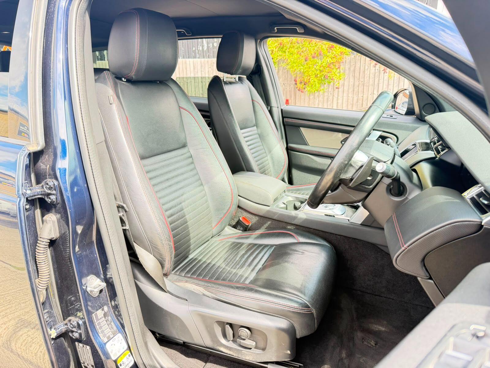 Land Rover Discovery Sport view 14