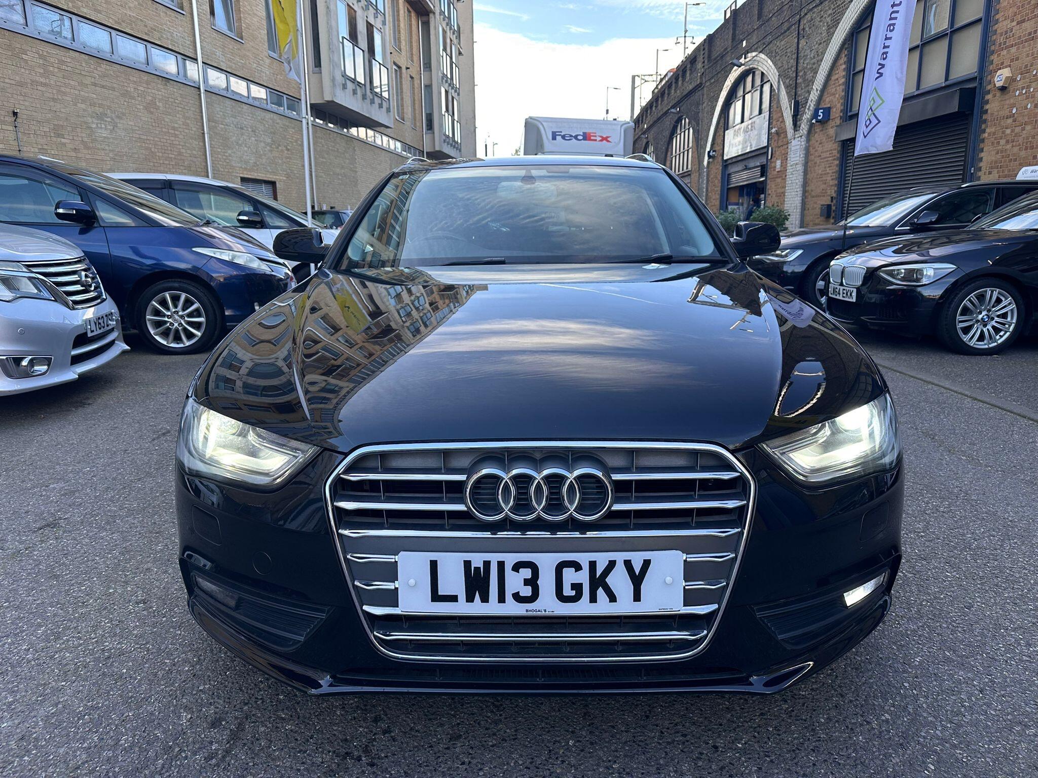 Audi A4 Avant view 6