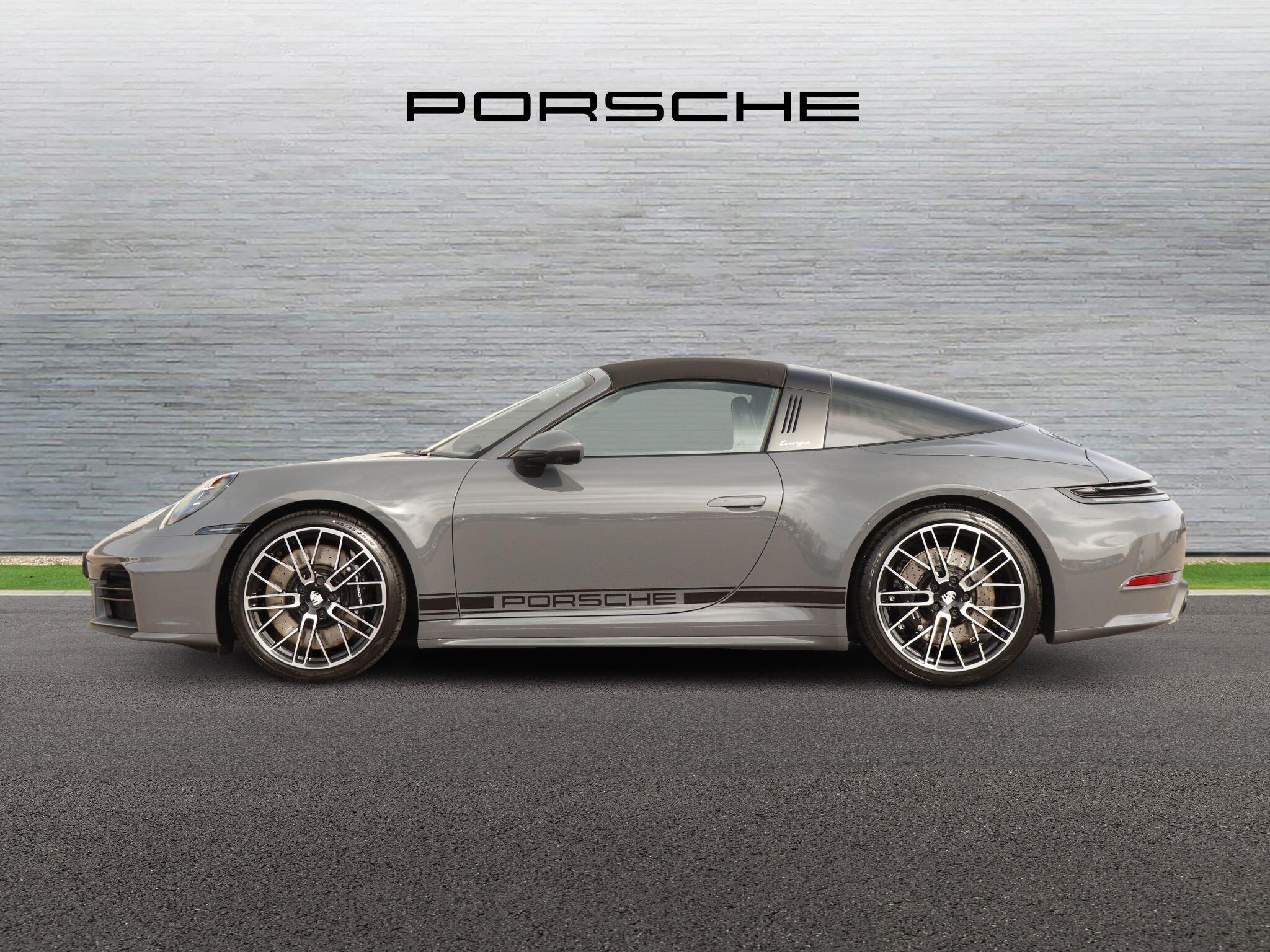 Porsche 911 view 6