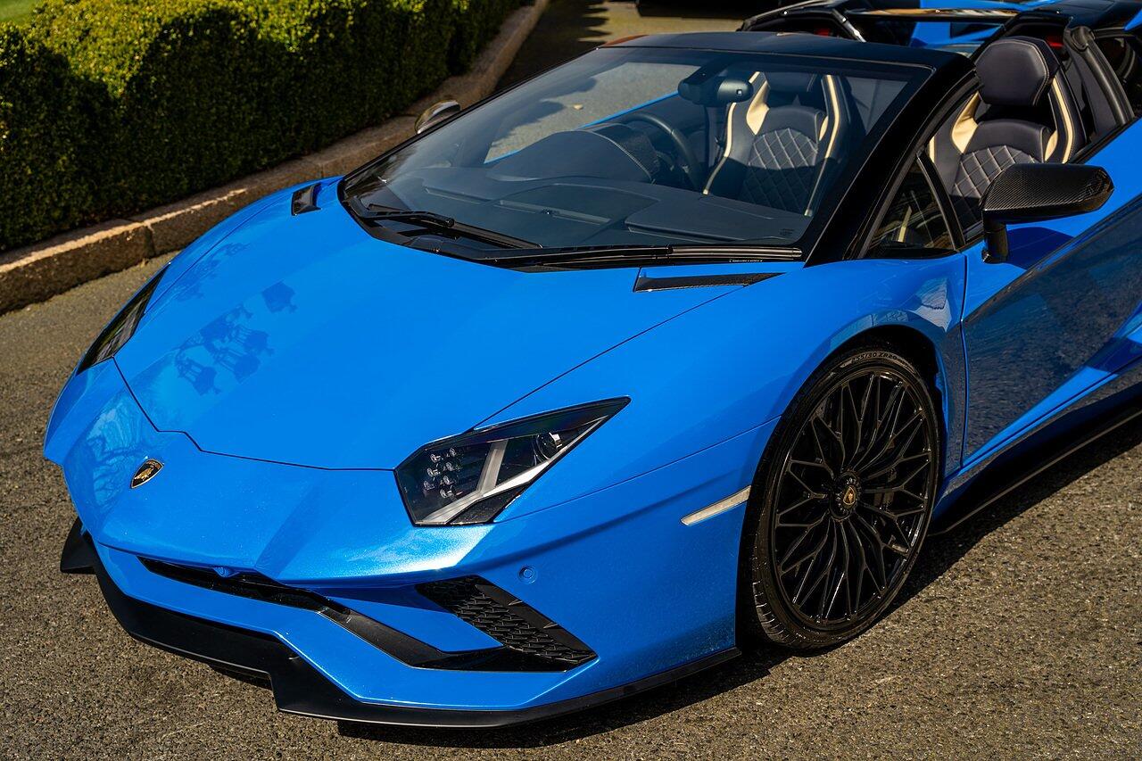 Lamborghini Aventador view 46