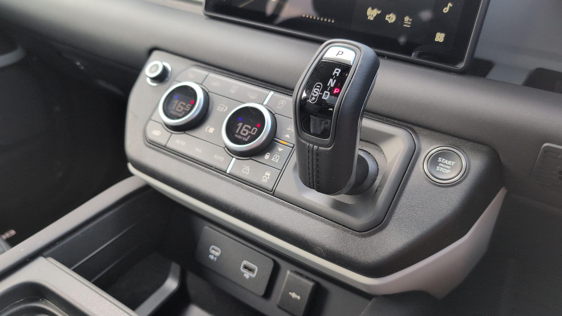Land Rover Defender view 13