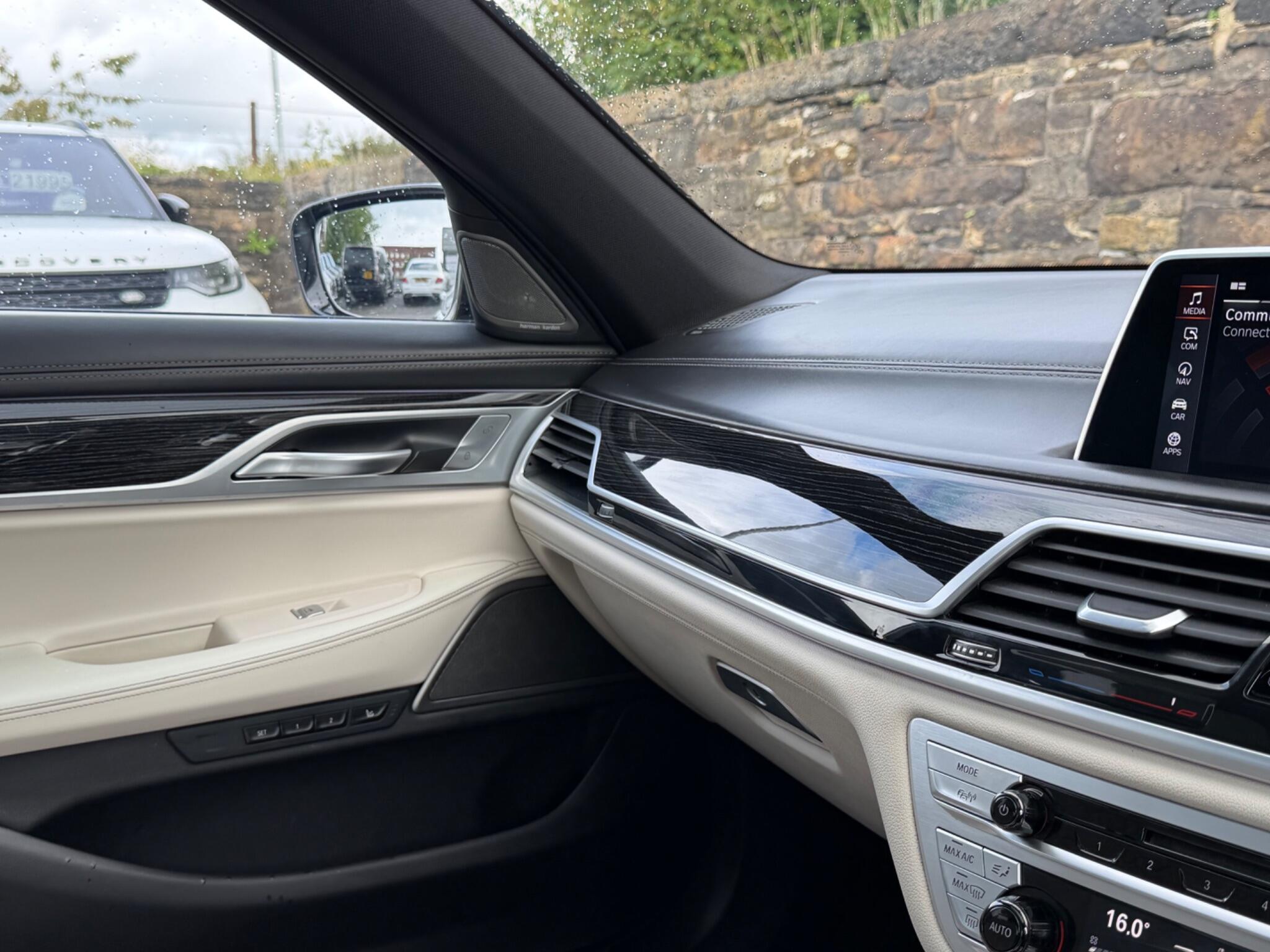 BMW 7 Series view 55