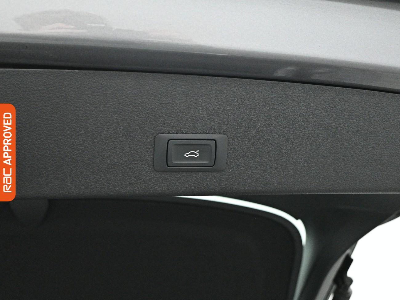 Audi E-Tron view 27