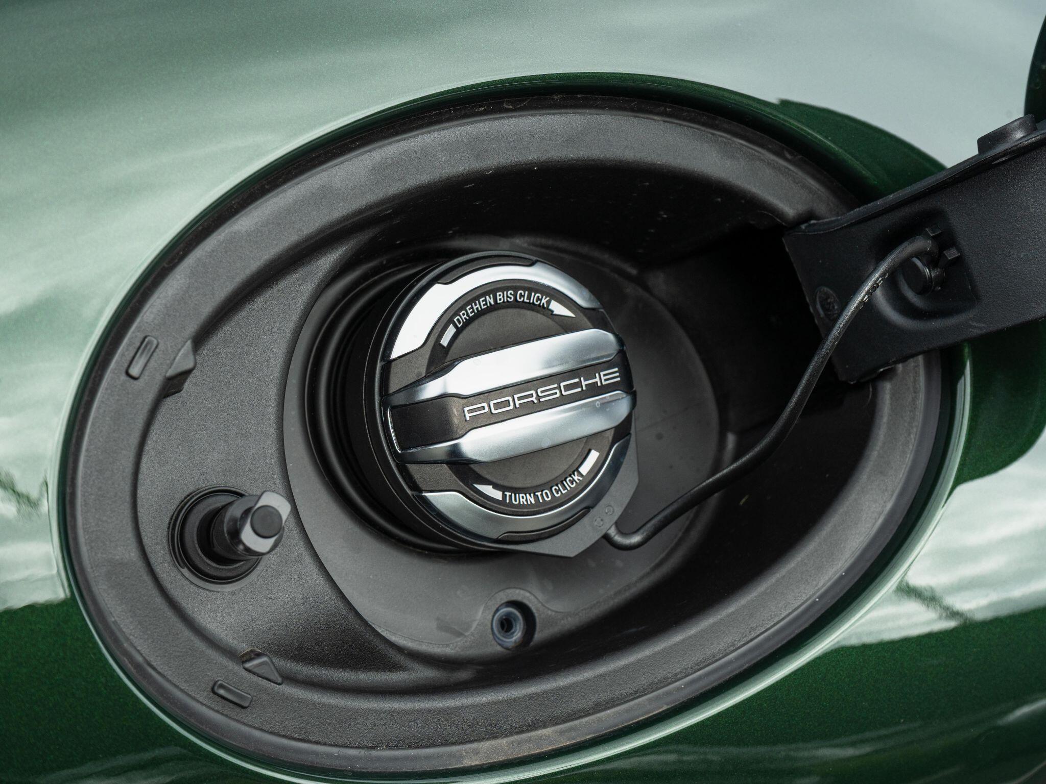 Porsche 911 view 22
