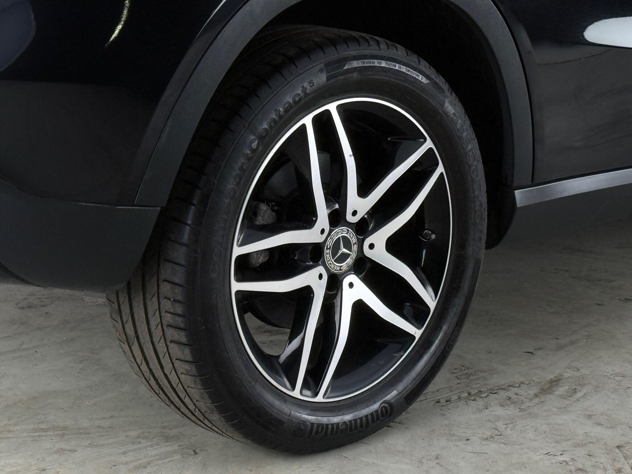 Mercedes-Benz GLA view 9