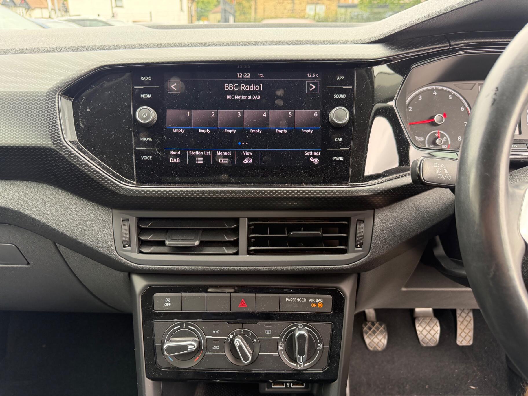 Volkswagen T-Cross view 16
