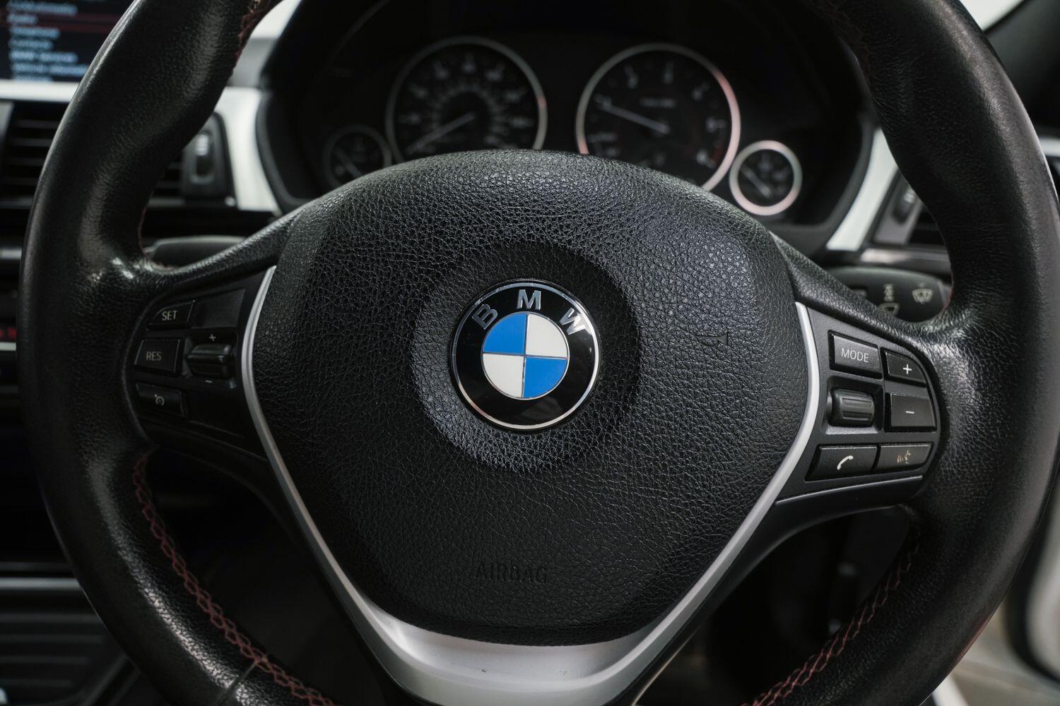 BMW 3 Series view 25