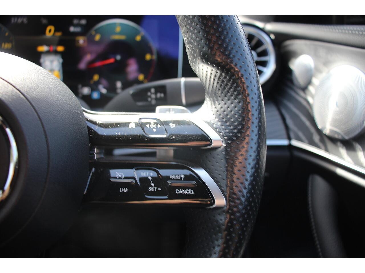 Mercedes-Benz E Class view 20
