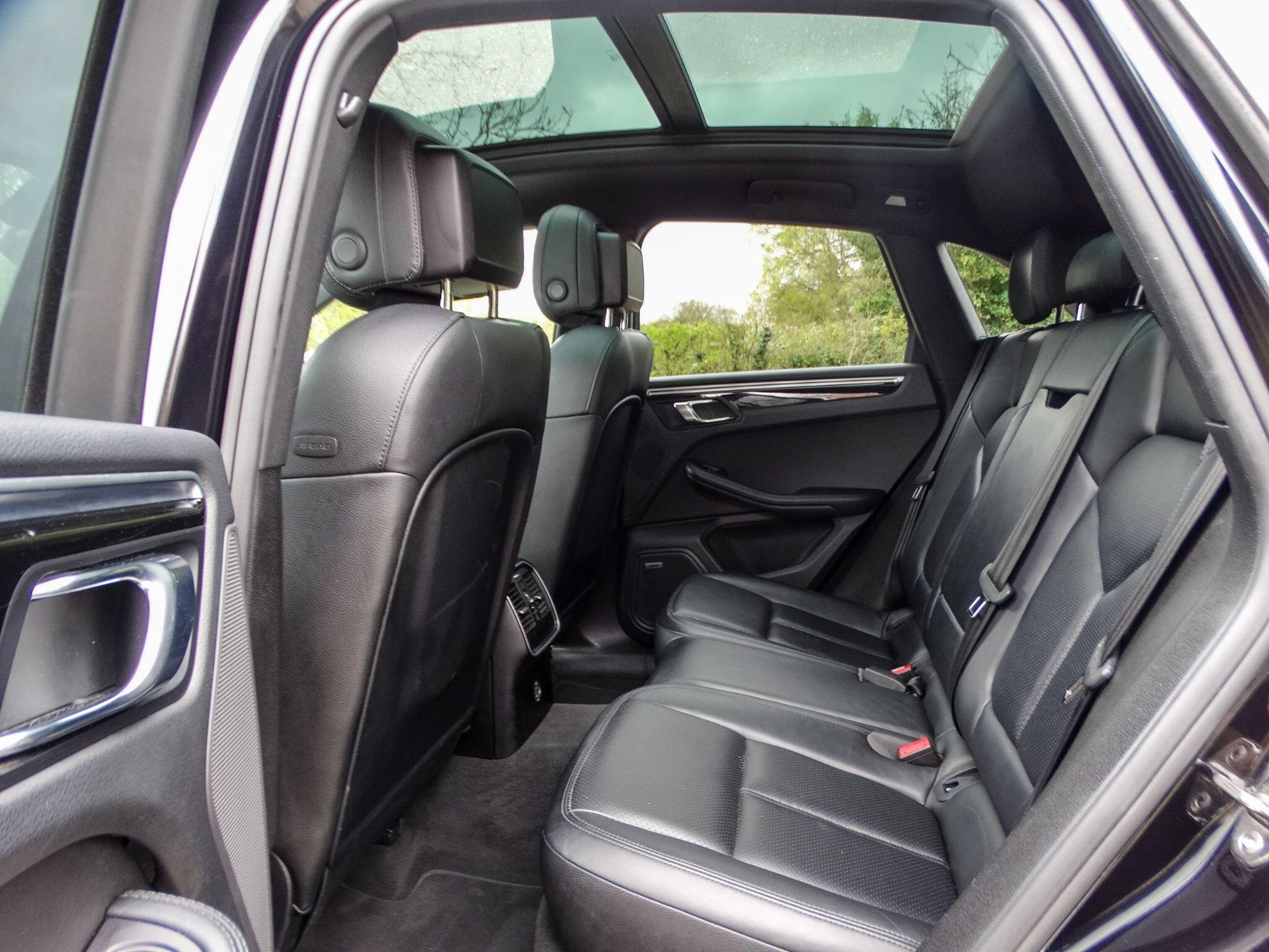 Porsche Macan view 16