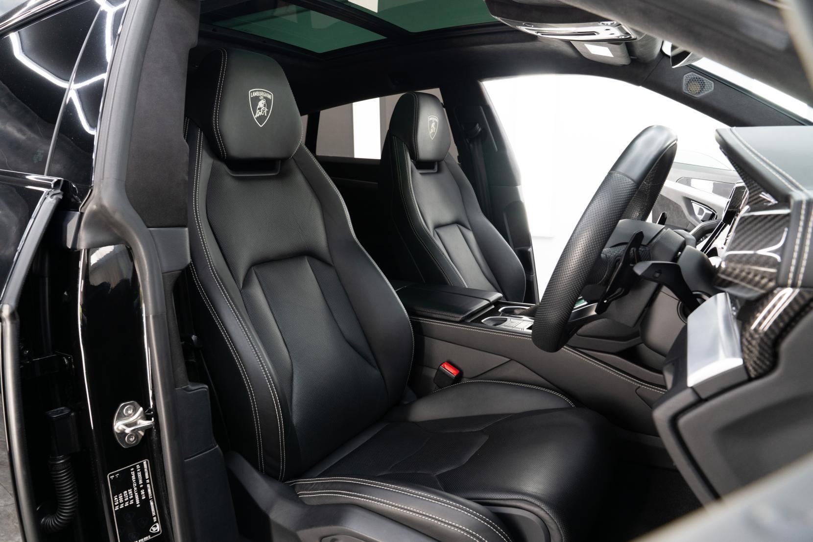 Lamborghini Urus view 6