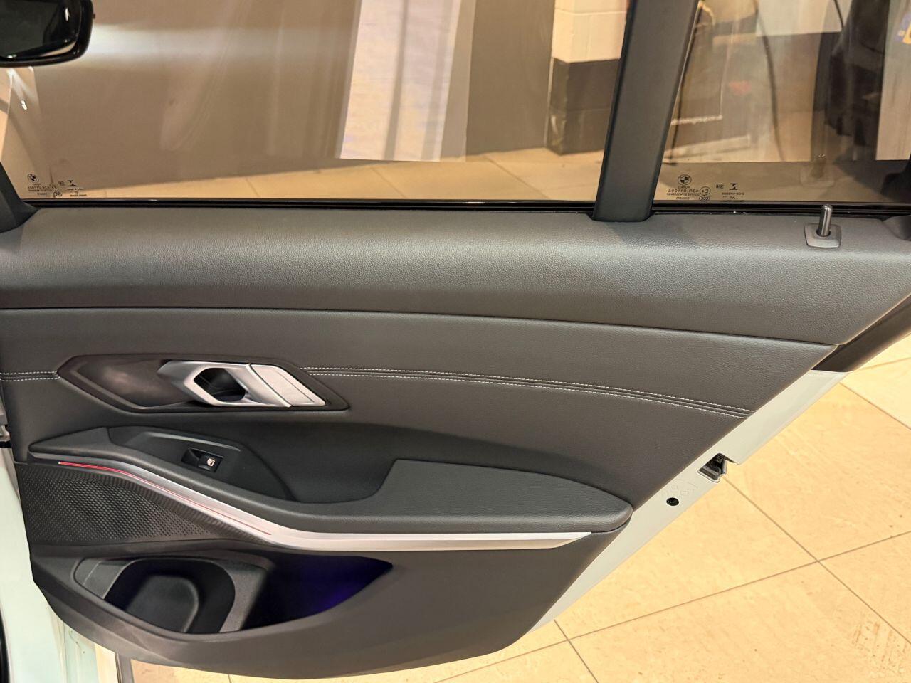 BMW 3 Series view 44