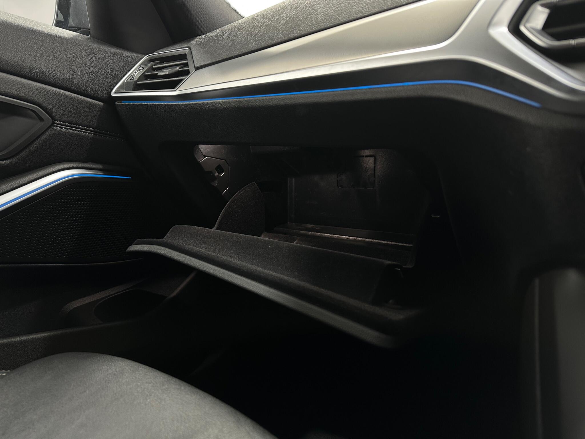 BMW 3 Series view 28