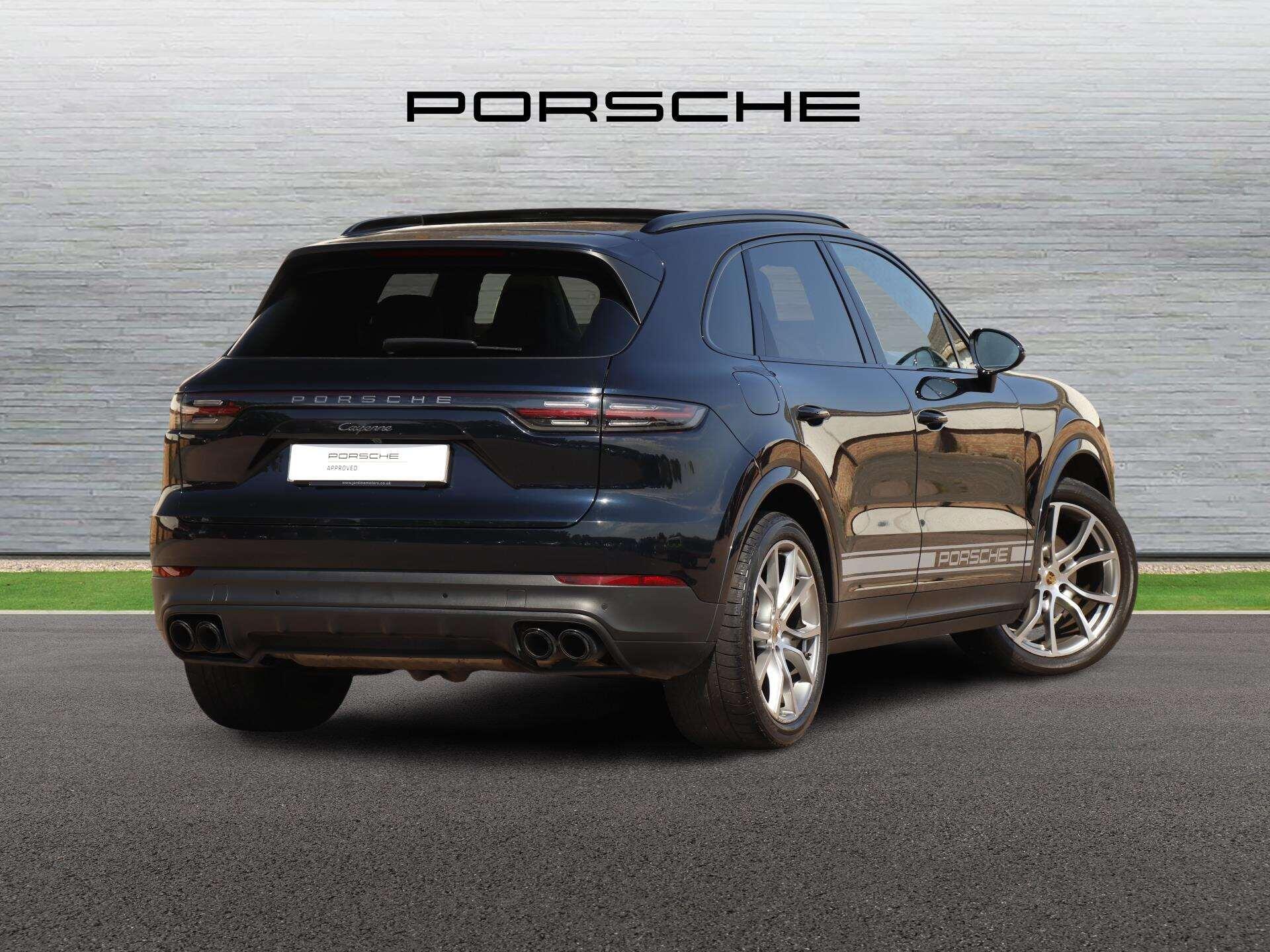 Porsche Cayenne view 3