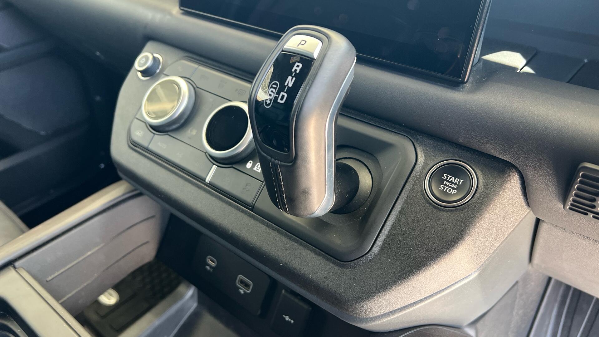 Land Rover Defender view 13