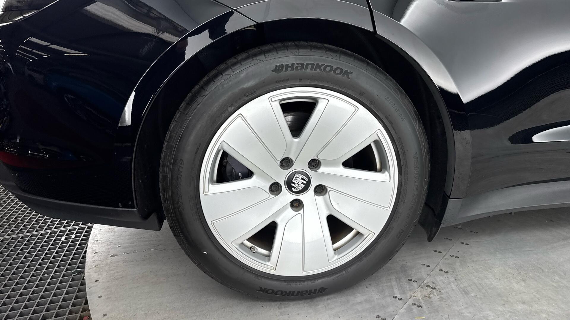 Porsche Taycan view 20