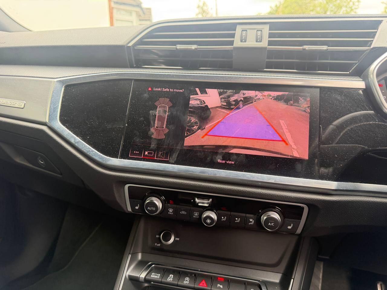 Audi Q3 view 44