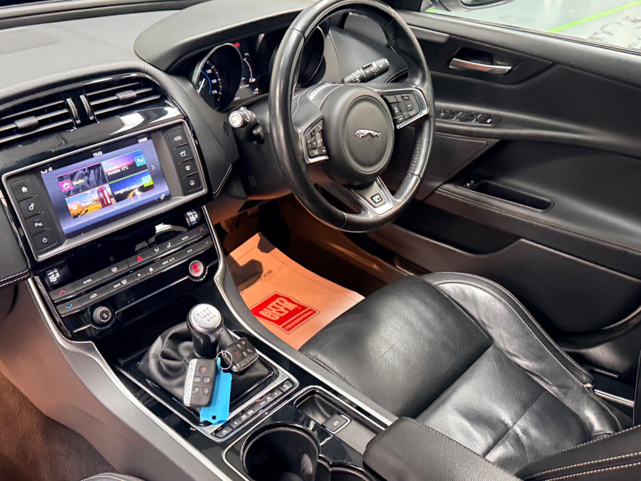 Jaguar Xe view 2