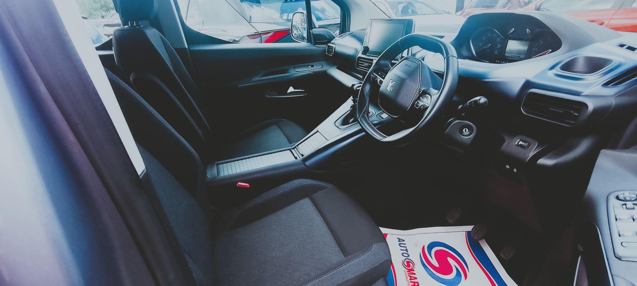Peugeot Rifter view 24