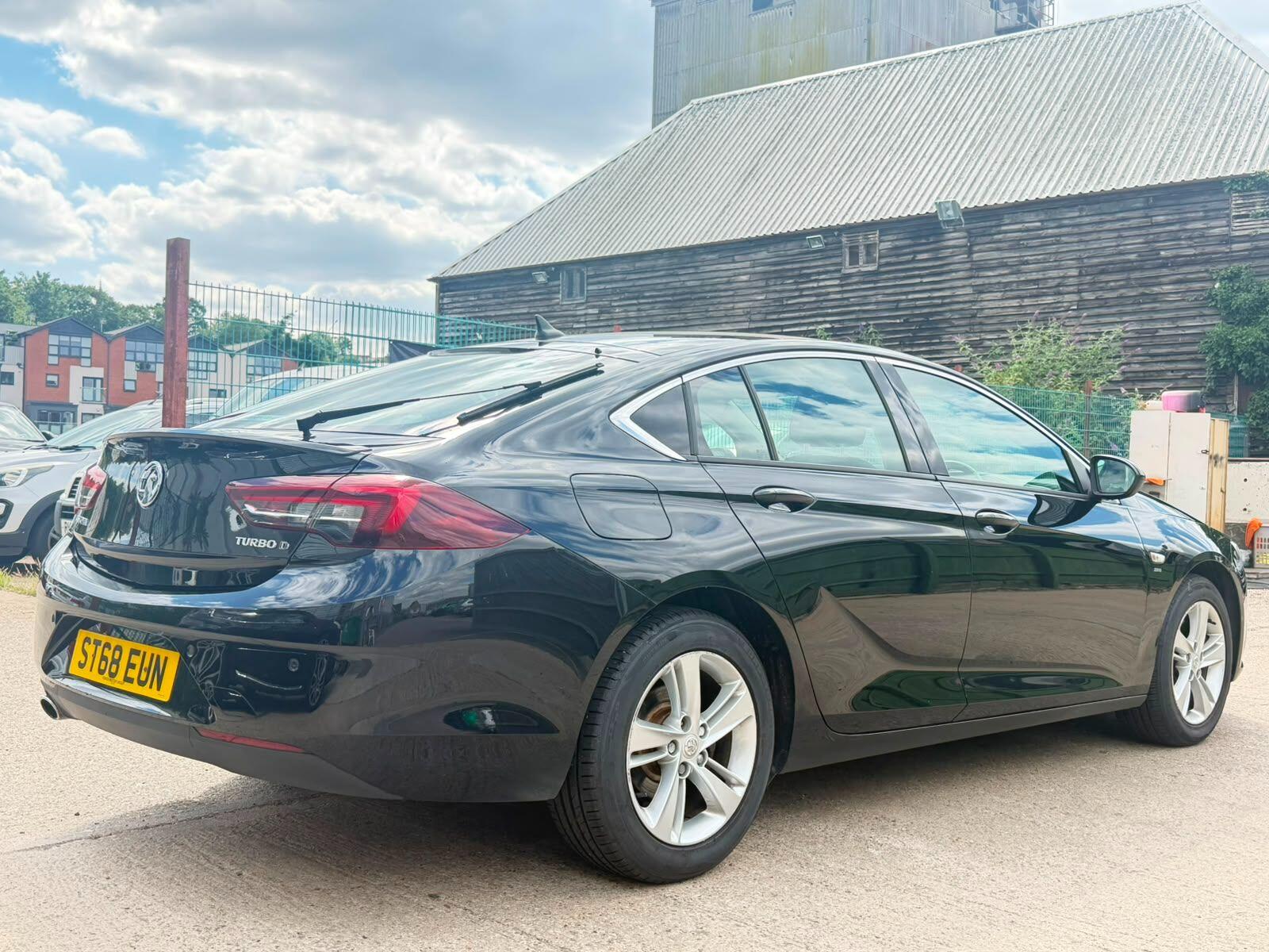 Vauxhall Insignia view 3