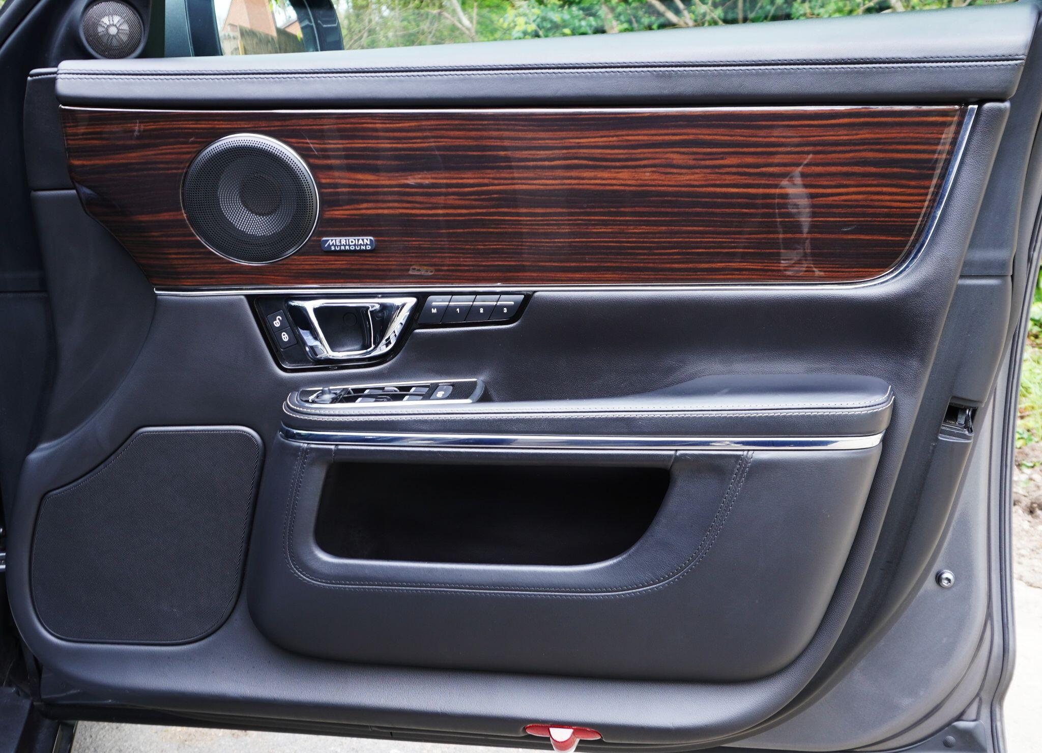 Jaguar XJ view 12