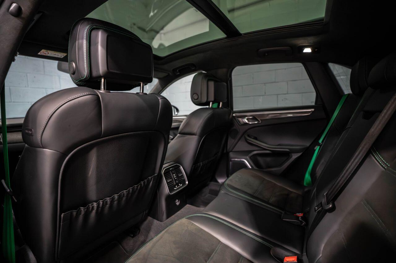 Porsche Macan view 32