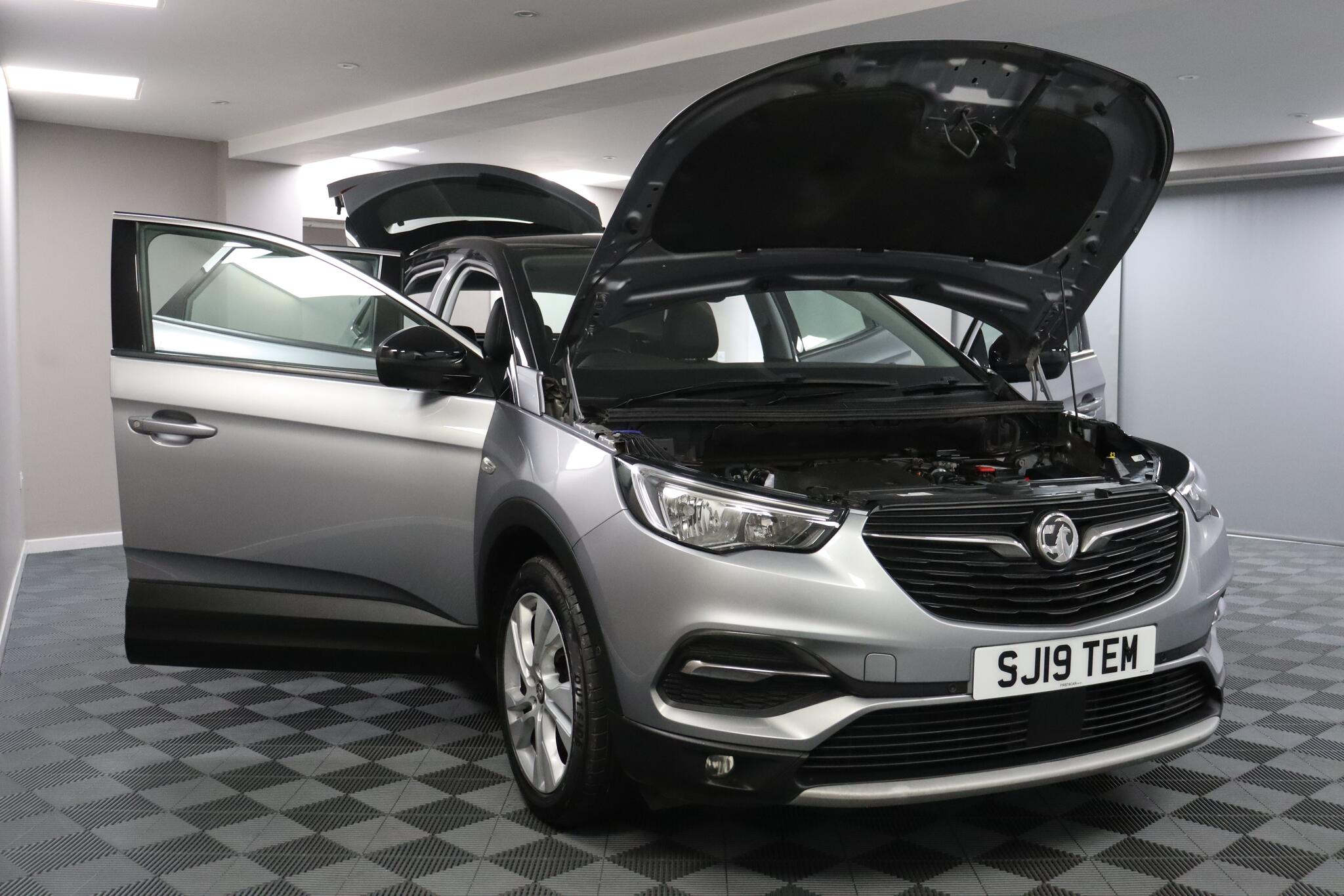 Vauxhall Grandland X view 2