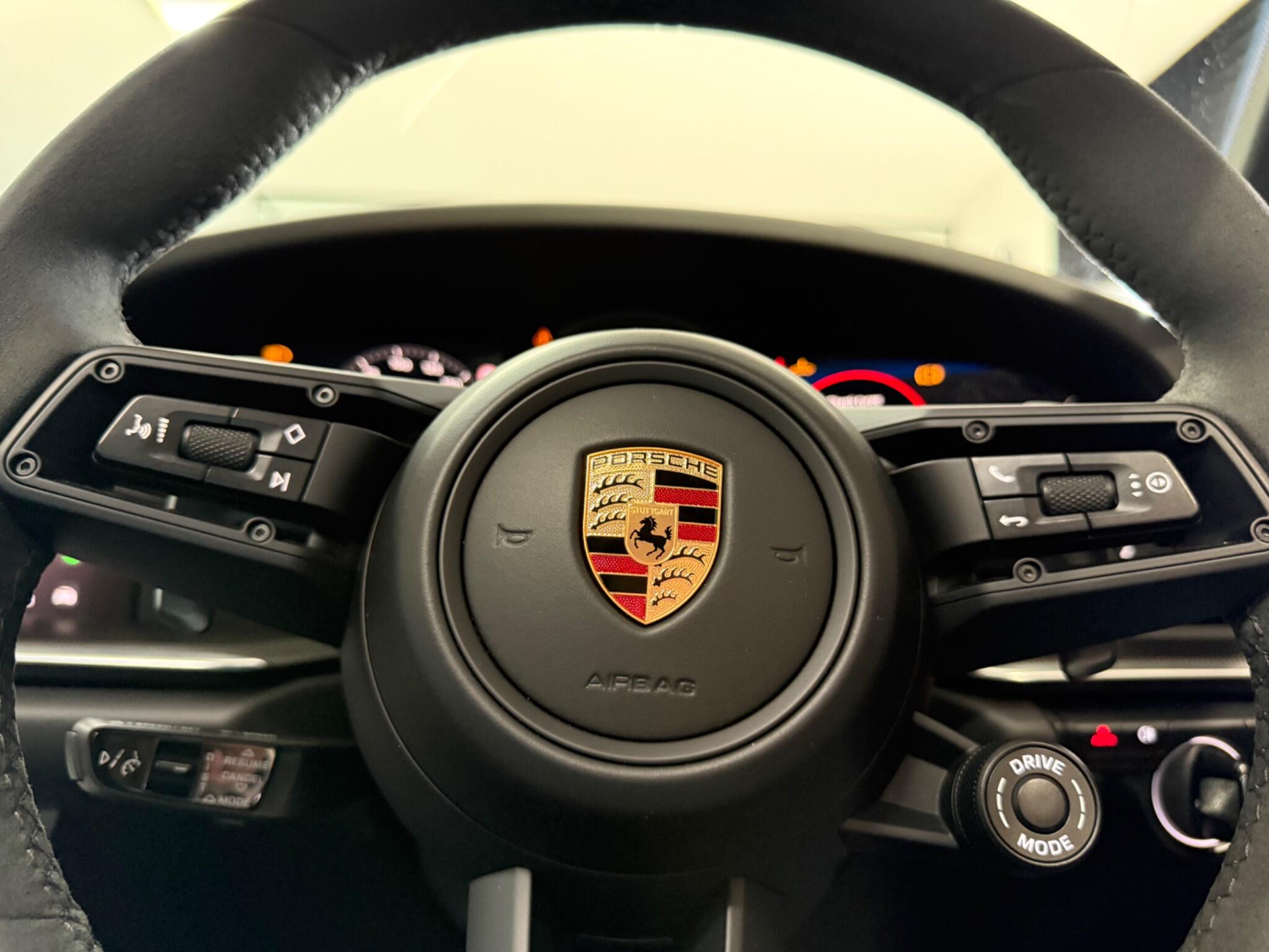 Porsche 911 view 31