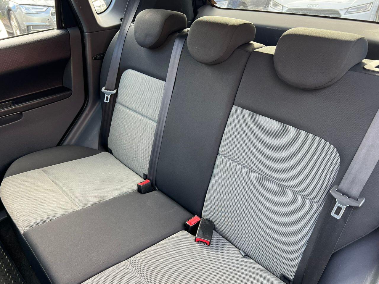 Mitsubishi Colt view 22