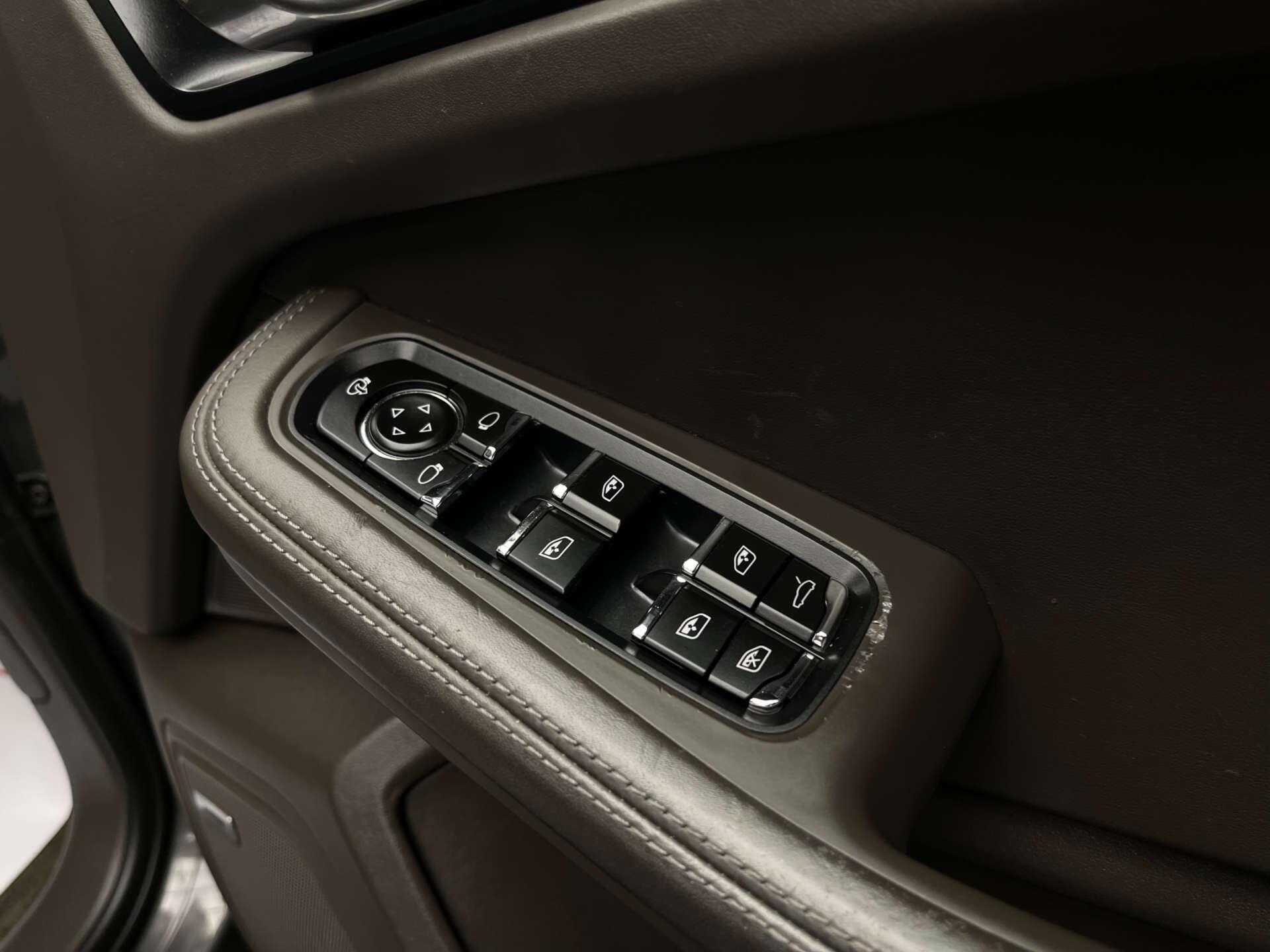 Porsche Macan view 16