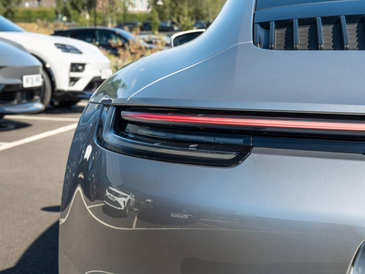 Porsche 911 view 10