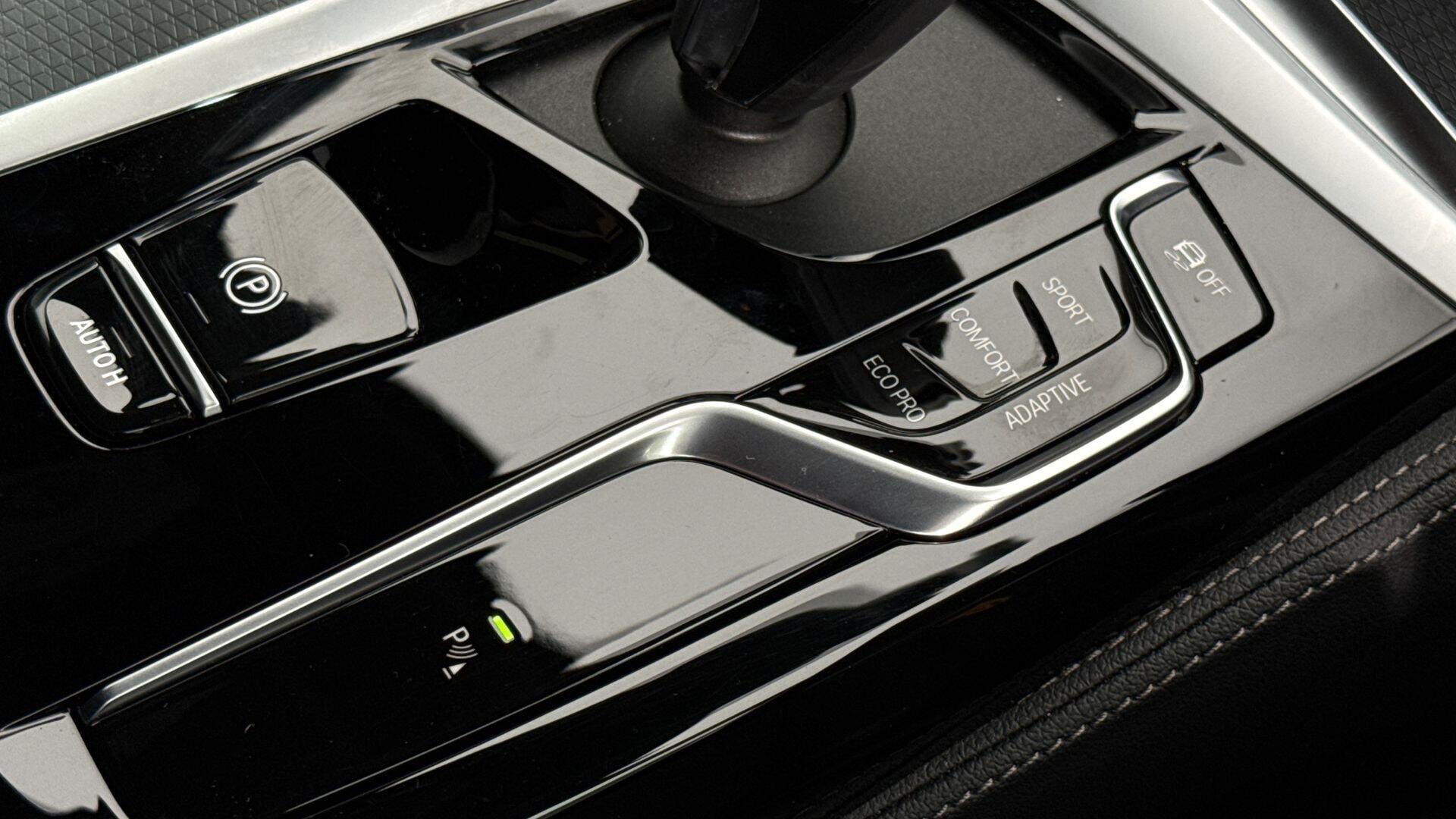 BMW 5 Series view 19