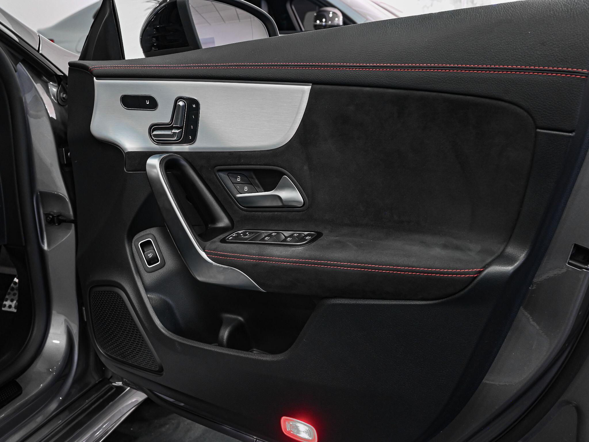 Mercedes-Benz Cla view 24