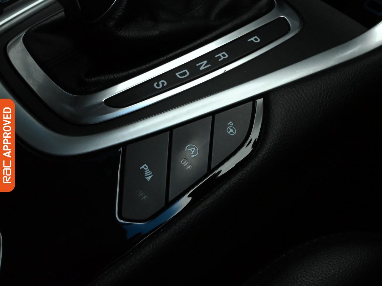 Ford Edge view 21