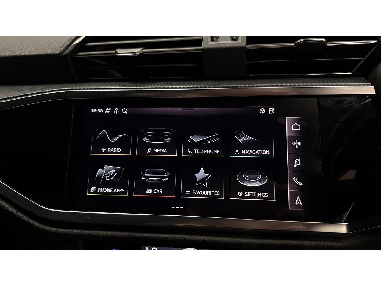 Audi Q3 view 24