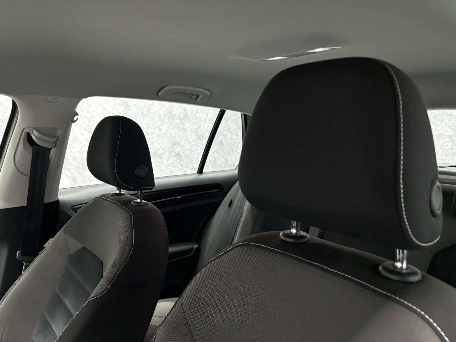 Volkswagen Golf view 8