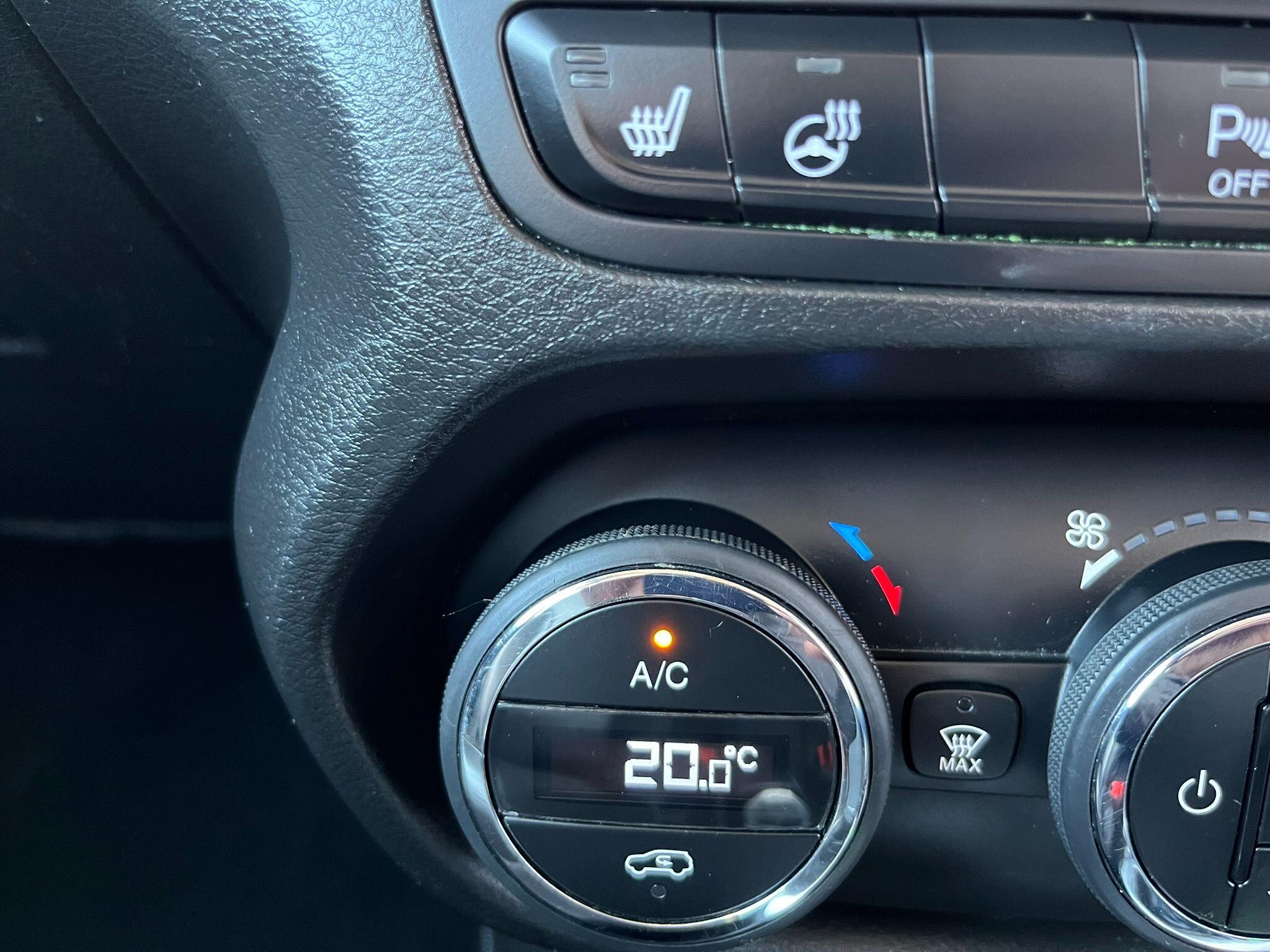 Jeep Renegade view 27