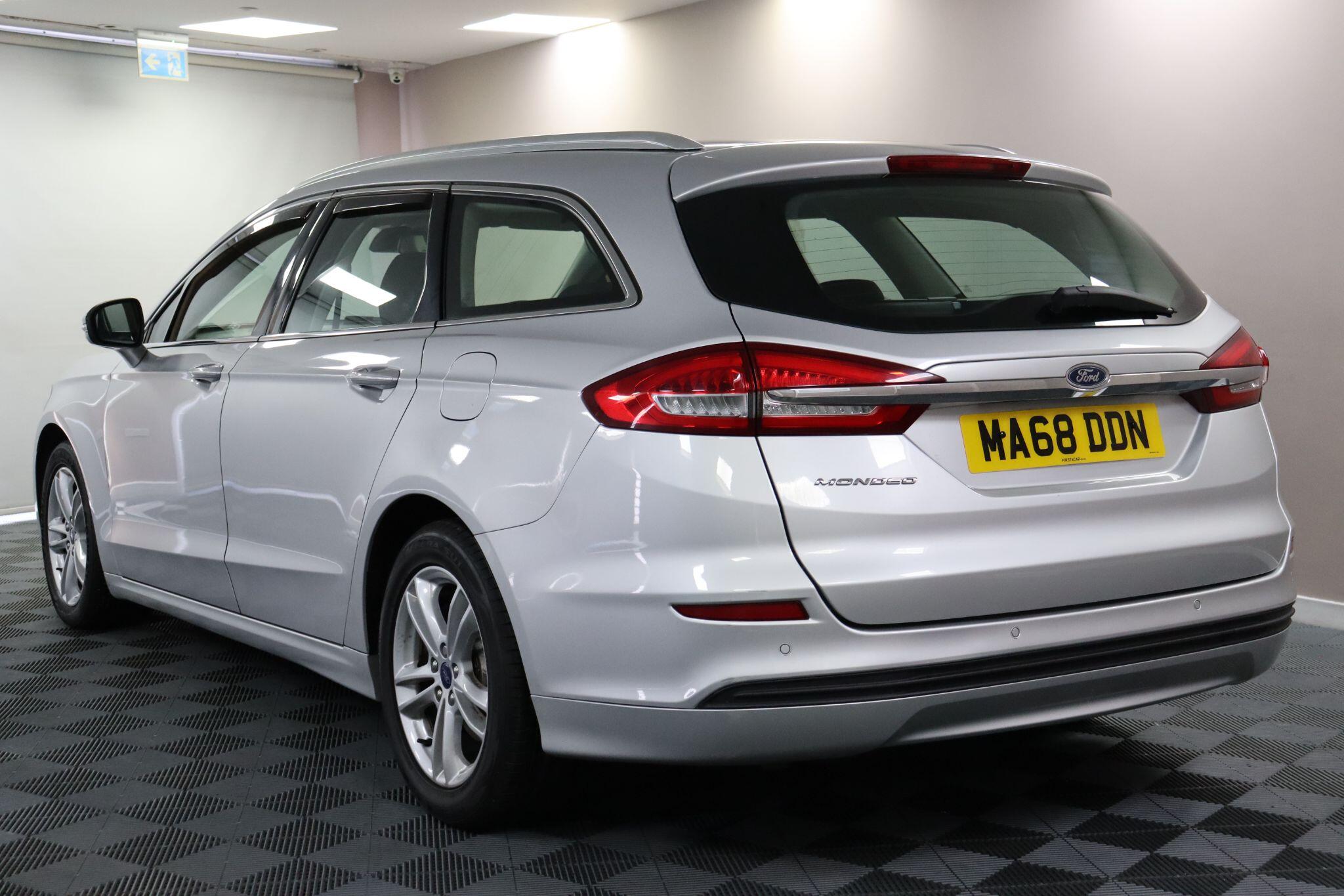 Ford Mondeo view 10