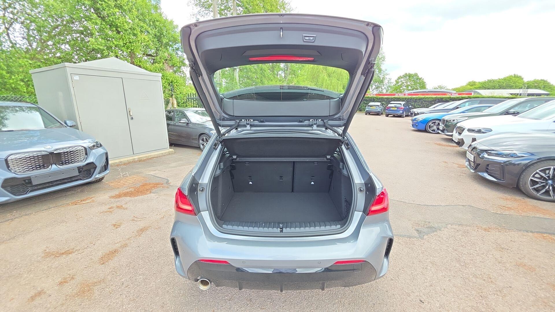 BMW 1 Series view 13