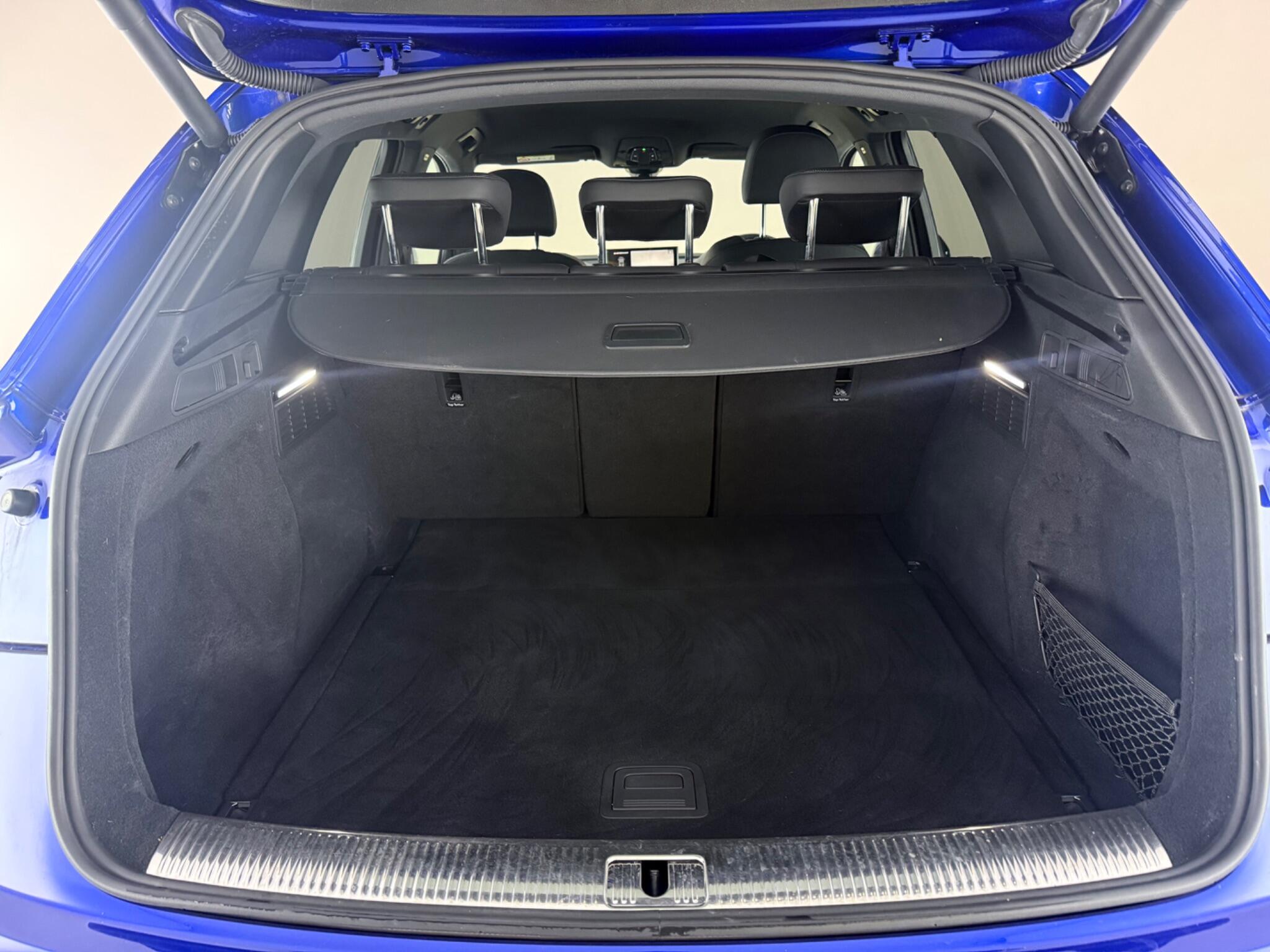 Audi Q5 view 10