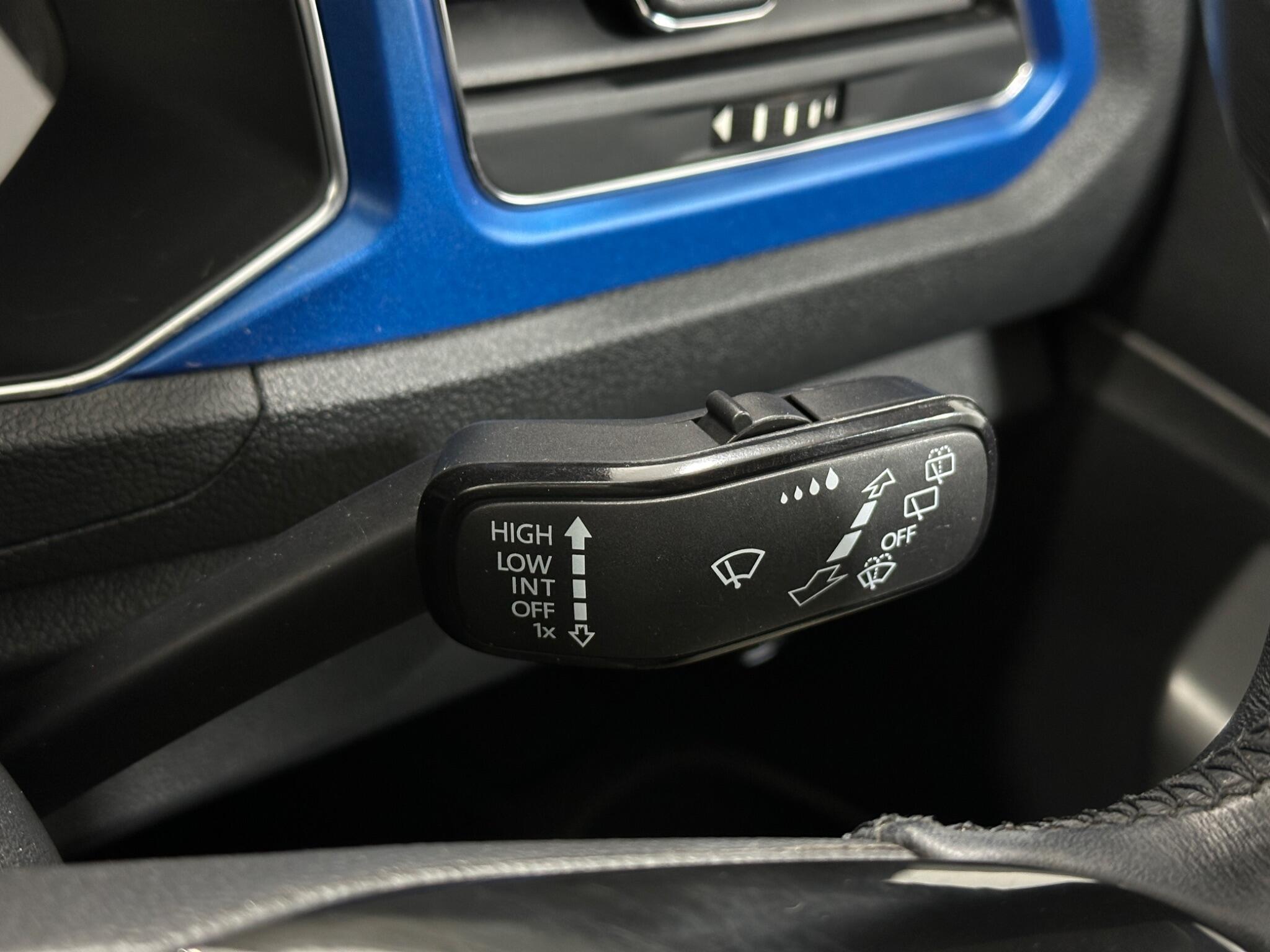 Volkswagen T-Roc view 17